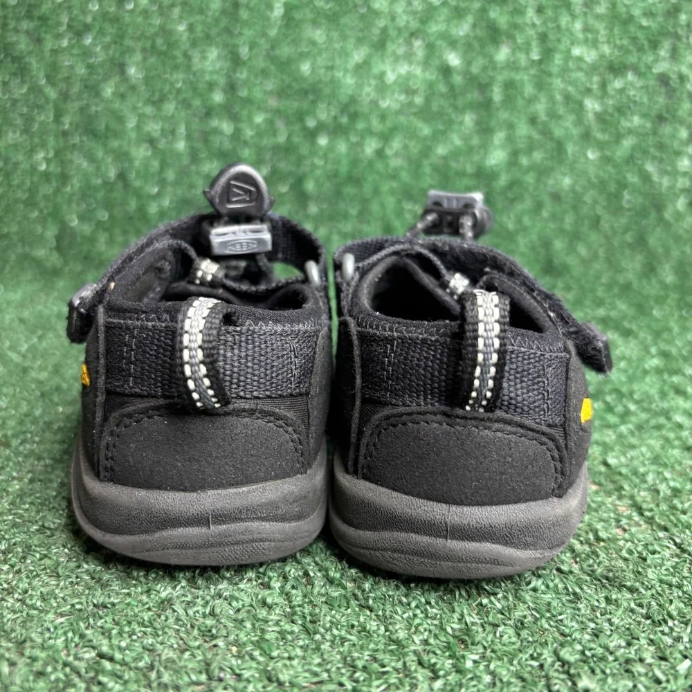 KEEN Newport H2 Waterproof Washable Outdoor Adventure Sandal Black Child Size 8